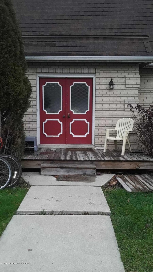 11 Pine Dr, Shavertown, PA 18708 - photo 2