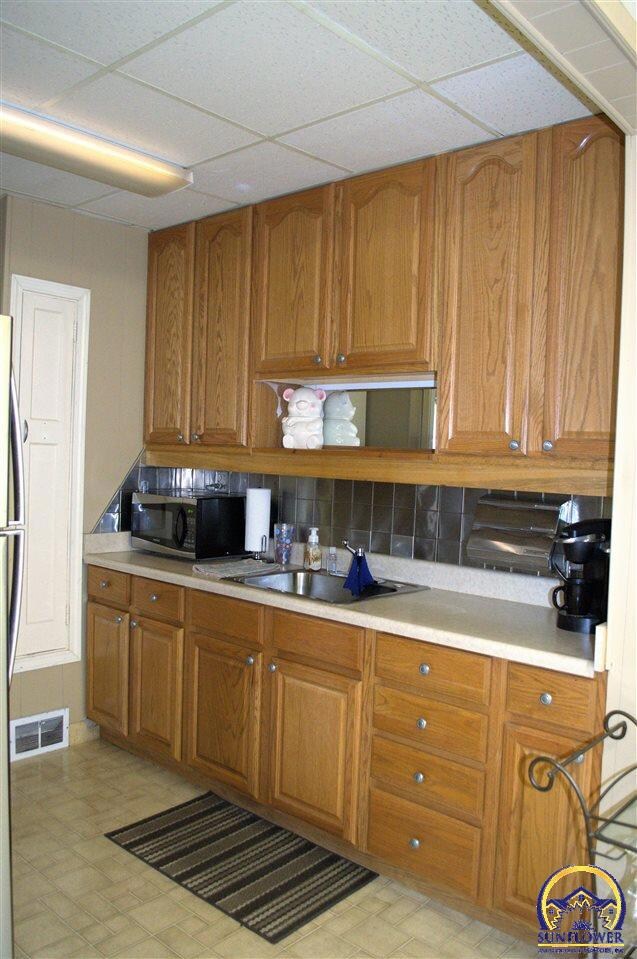 613 SW Warren Ave, Topeka, KS 66606 - photo 6