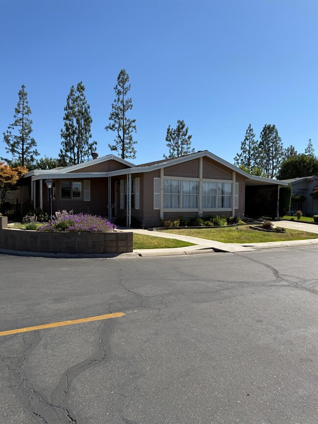 1701 Dinuba Ave unit 216, Selma, CA 93662 - photo 2