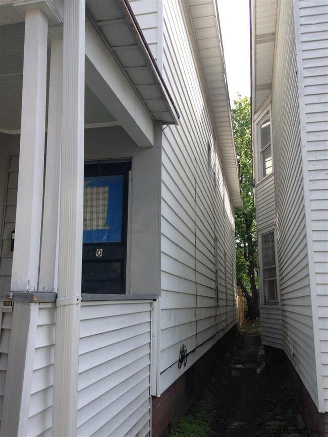 470 Hamilton St, Albany, NY 12203 - photo 3