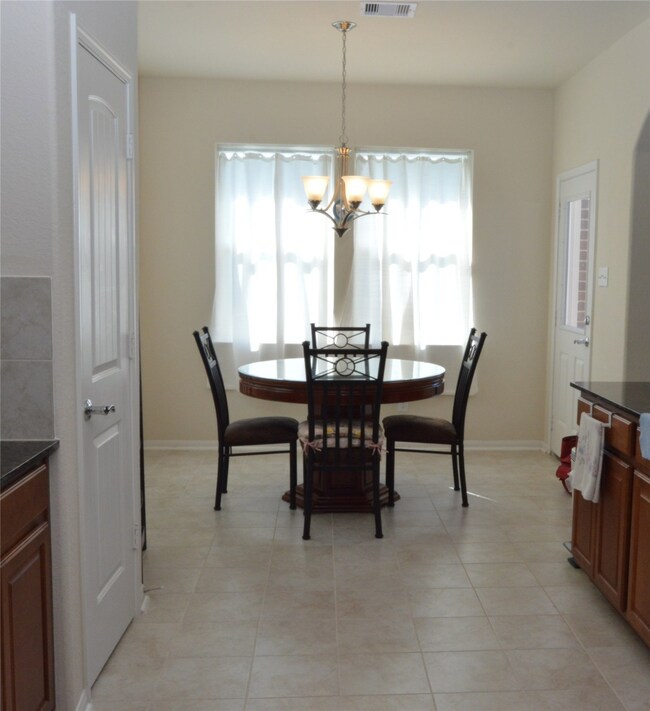 2159 Colonial St, Alvin, TX 77511 - photo 5