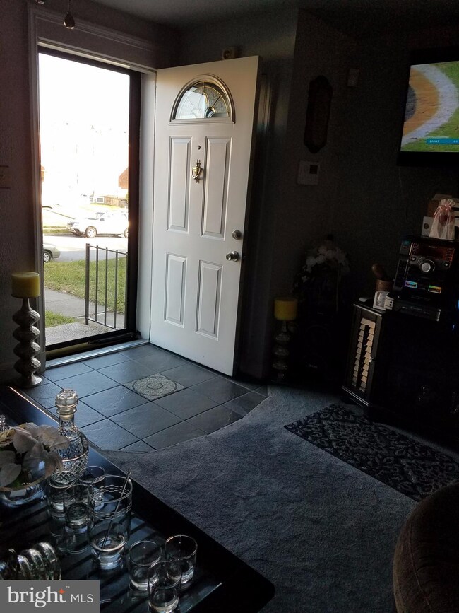 568 Lucia Ave, Baltimore, MD 21229 - photo 2