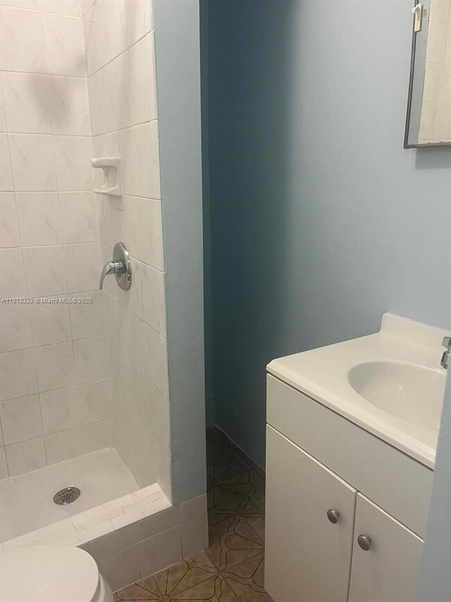 671 E 12th Place unit b, Hialeah, FL 33010 - photo 5