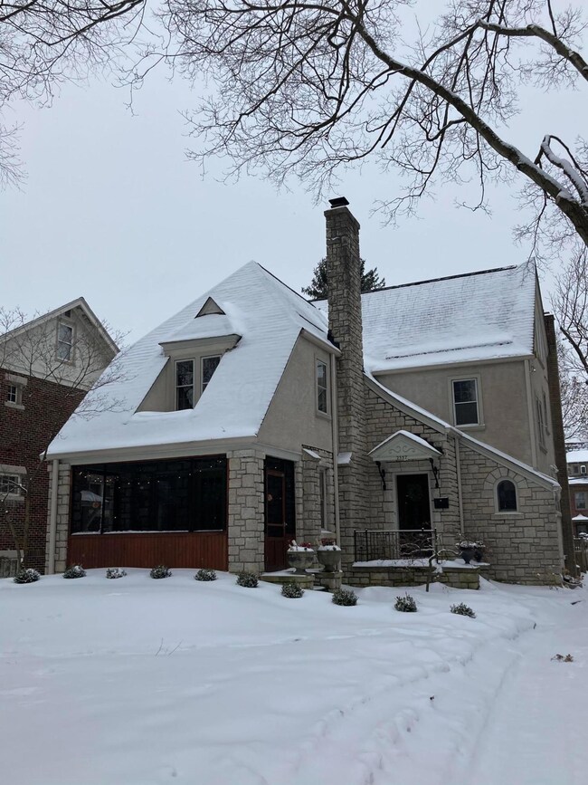 2557 E Broad St, Columbus, OH 43209 - photo 5