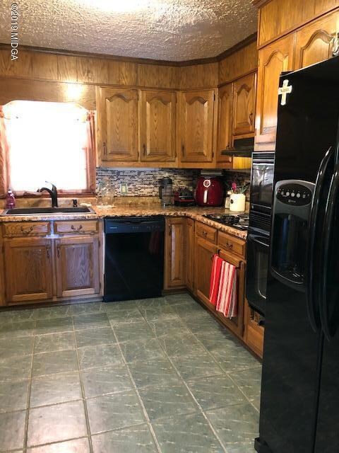 139 Spencer hill kitchen 1