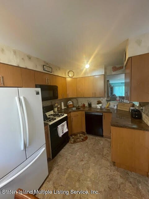 132 Gateway Dr, Staten Island, NY 10304 - photo 4