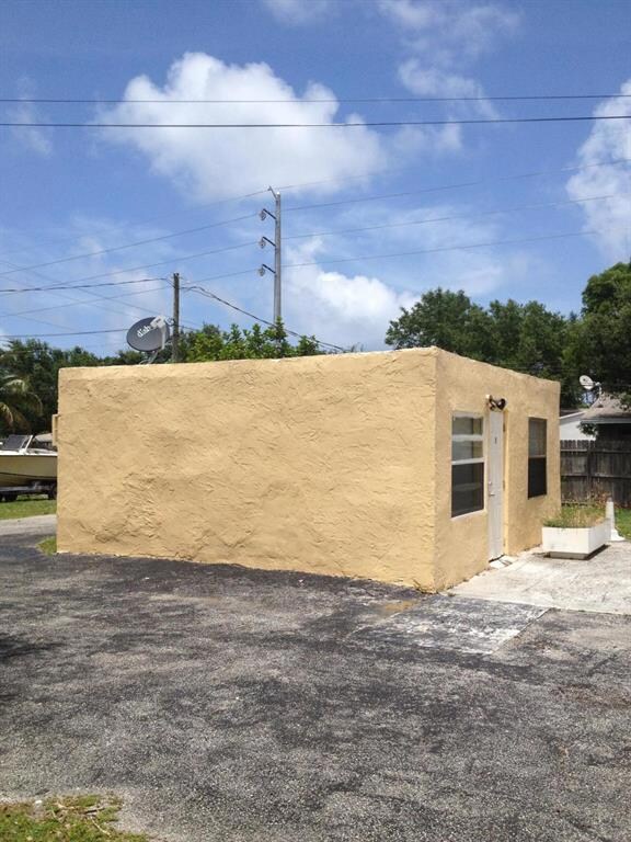 305 Cypress Dr unit 1, West Palm Beach, FL 33403 - photo 4