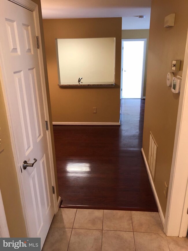 4 Tyler Falls Ct unit H, Baltimore, MD 21209 - photo 2