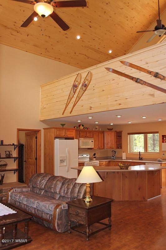 006_Living Room & Loft