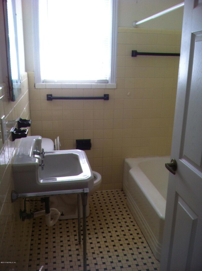 5156 Sunderland Rd, Jacksonville, FL 32210 - photo 7