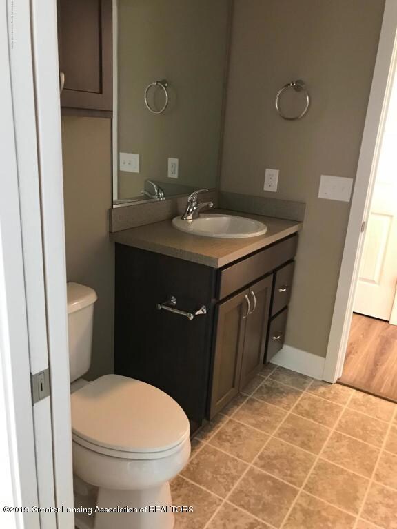 354 Barrington Cir unit 43, Lansing, MI 48917 - photo 4