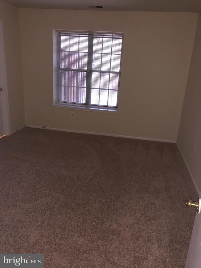 2889 Madeira Ct unit 10, Woodbridge, VA 22192 - photo 6