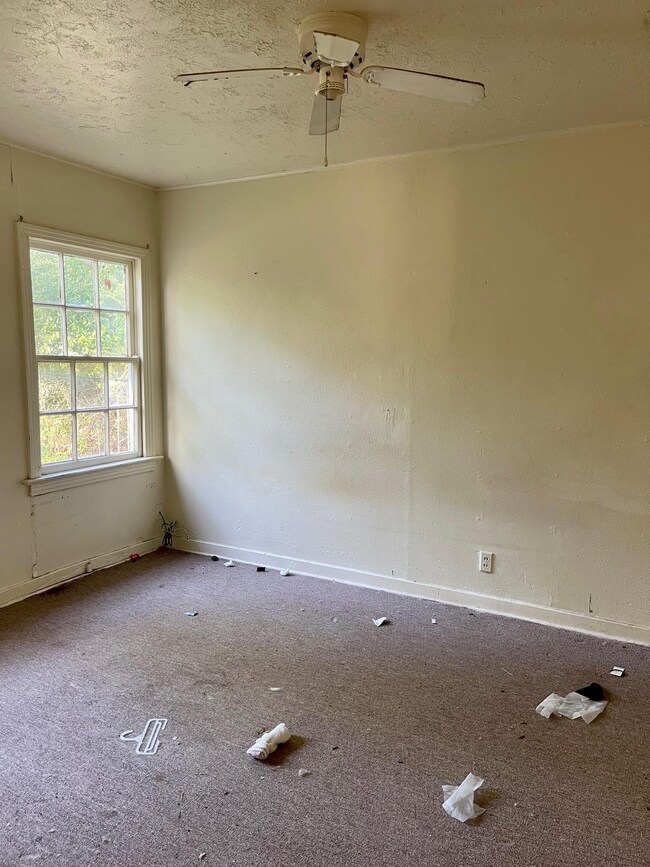 828 Hickam Dr, Wake Village, TX 75501 - photo 3