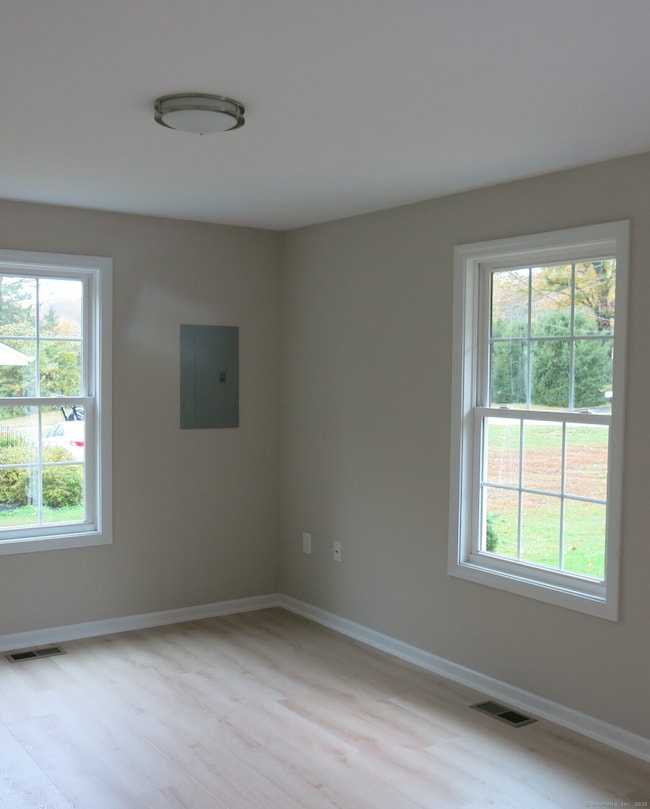 115 Sillimanville Rd, Moodus, CT 06469 - photo 6