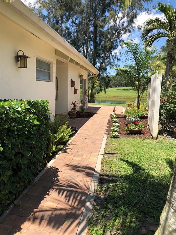 unlisted-address, Davie, FL 33328 - photo 2