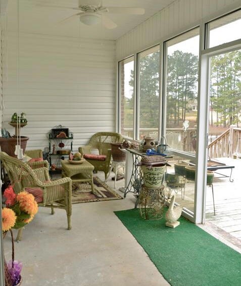Heated./cooled sun room