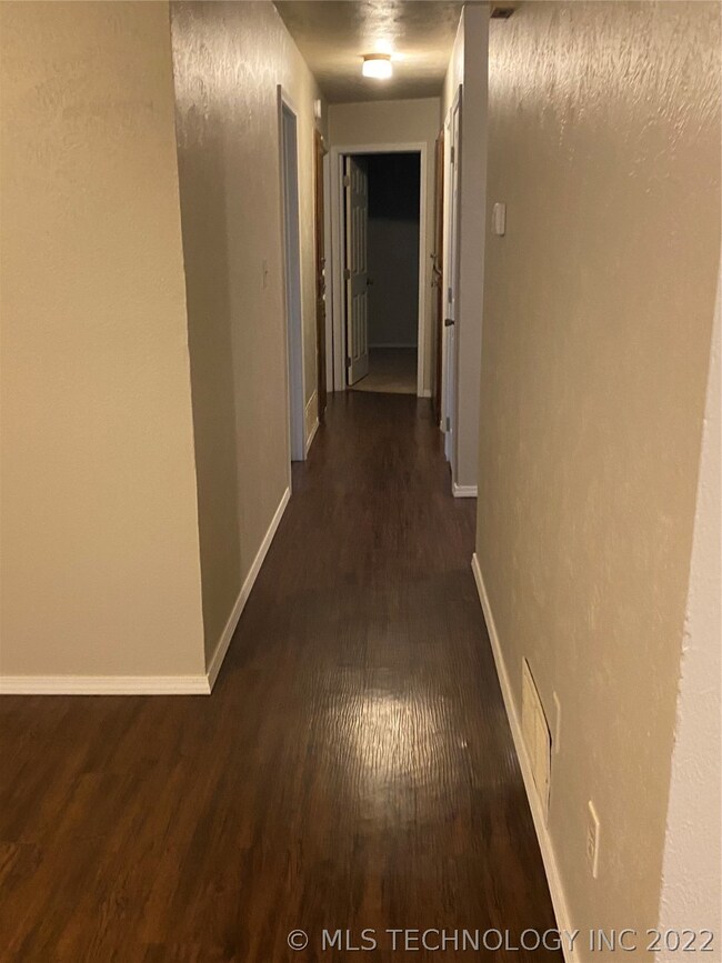 902 W 24th St, Ada, OK 74820 - photo 2