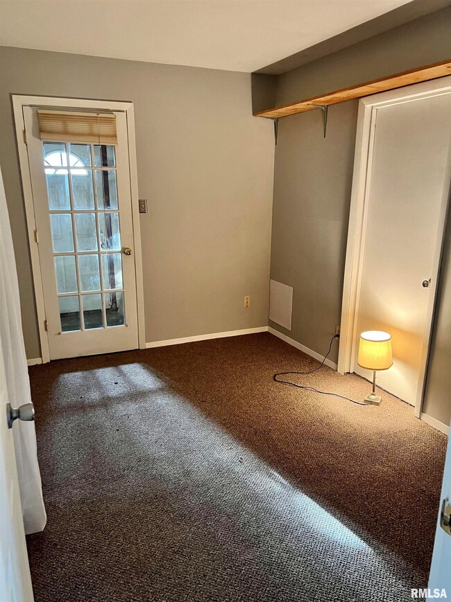 7002 Ridge Dr, Davenport, IA 52806 - photo 6