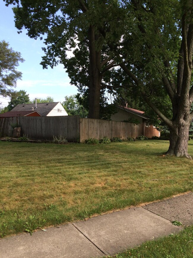 4156 Virginia Cir E, Columbus, OH 43213 - photo 5