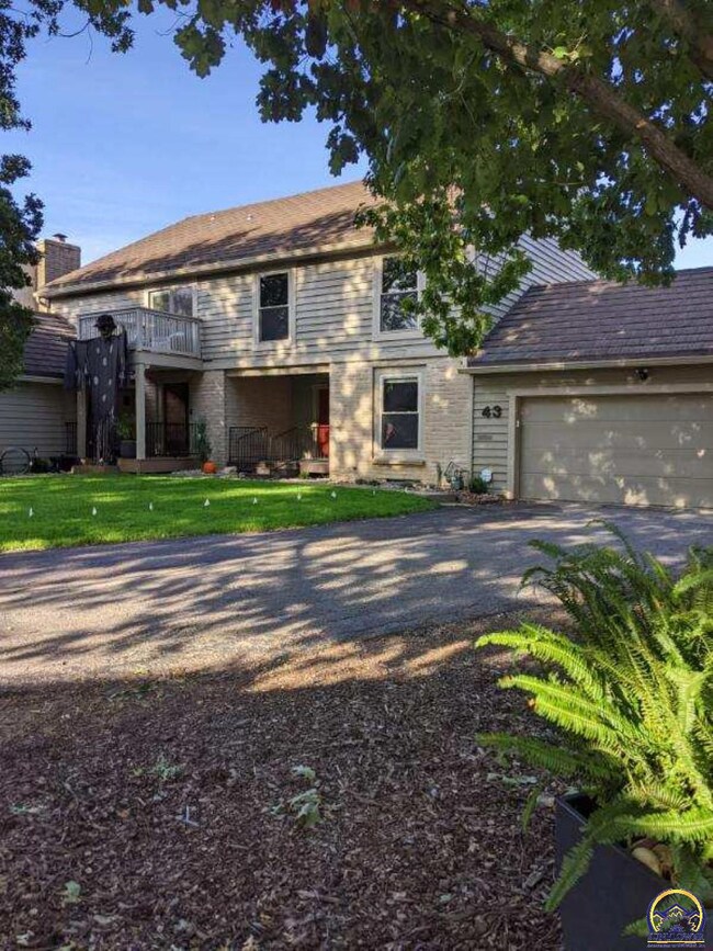 43 SW Pepper Tree Ln, Topeka, KS 66611 - photo 2