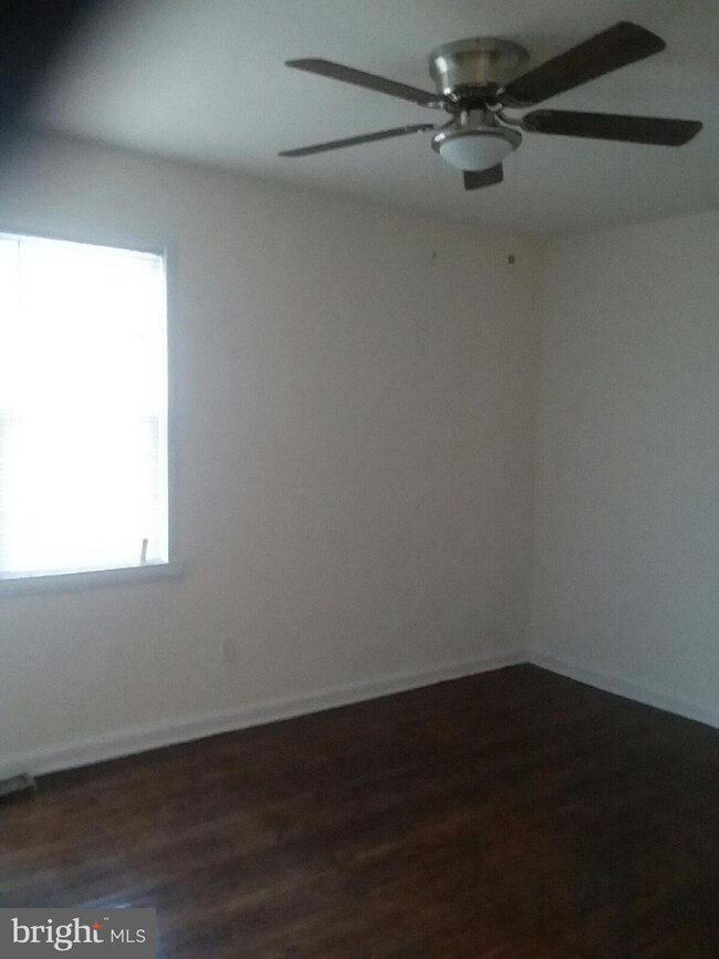 1582 S 9th St, Camden, NJ 08104 - photo 3