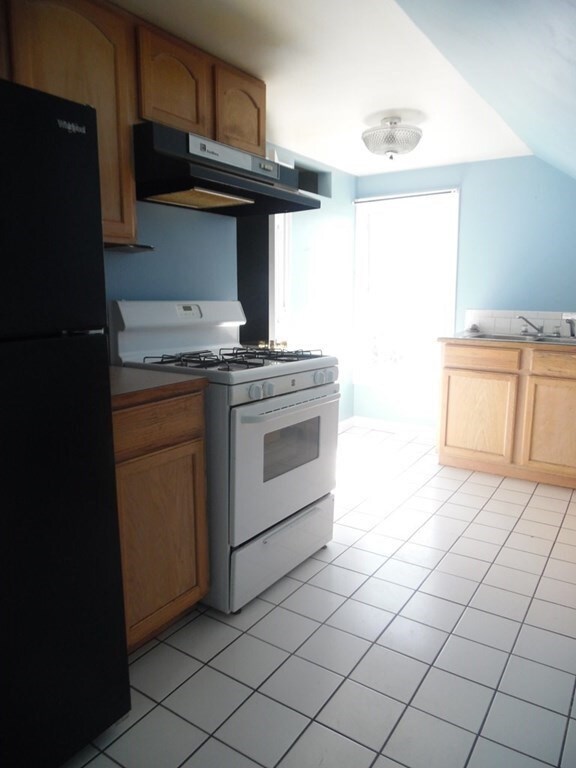 61 Brayton Ave unit 3, Fall River, MA 02721 - photo 5