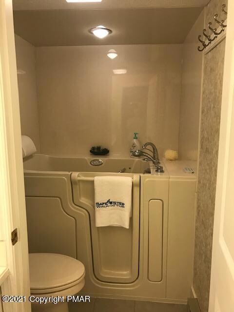 110 Duck Hollow Cir, Stroudsburg, PA 18360 - photo 3