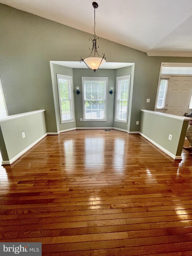 246 N View Cir, Warrenton, VA 20186 - photo 3