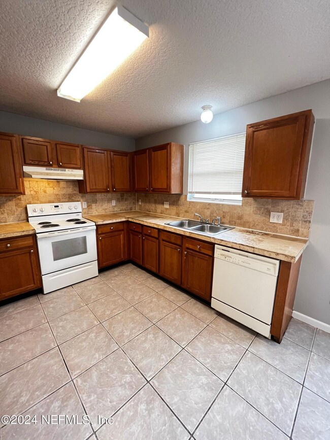 1412 Old Middleburg Rd N, Jacksonville, FL 32210 - photo 5