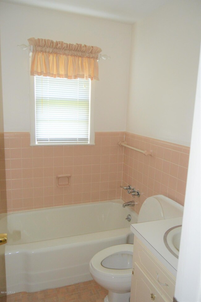 416 S Walker St, Burgaw, NC 28425 - photo 6