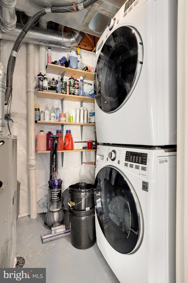 9068 Tanyard Ln, Lorton, VA 22079 - photo 5