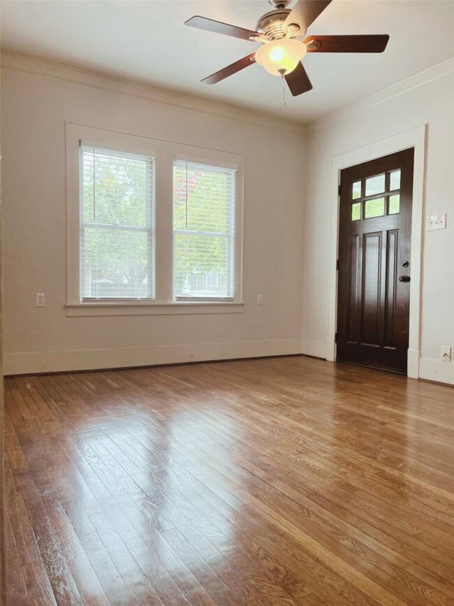1142 Dunbar St, Houston, TX 77009 - photo 4
