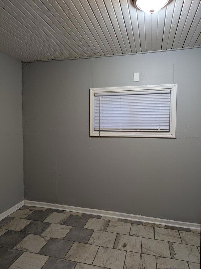 5303 Ashley St, Grosse Pointe, MI 48236 - photo 3