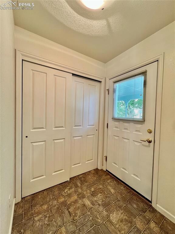 Entry Area w/ Storage
