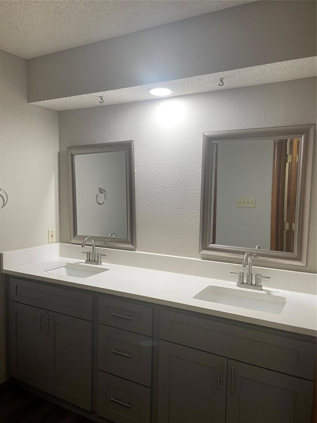 736 Highland Crest Dr, Hurst, TX 76054 - photo 6