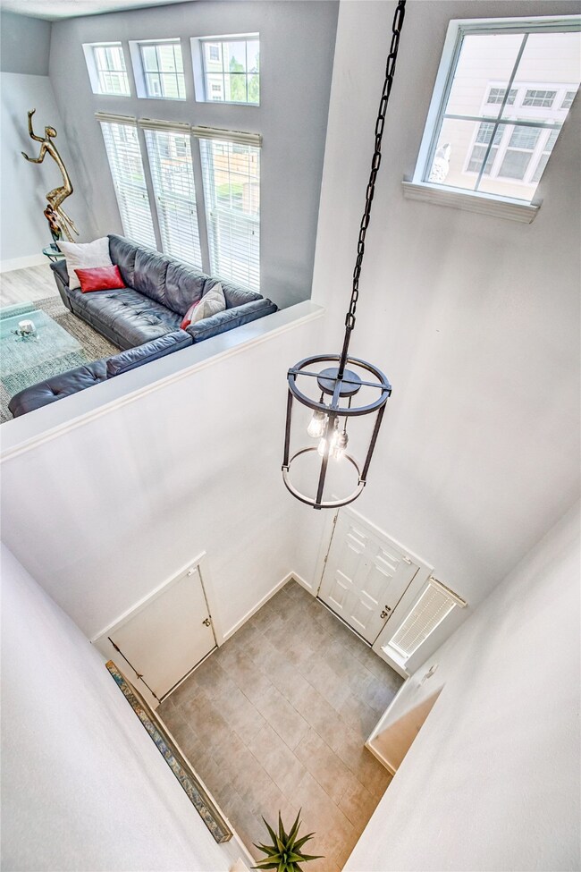 3323 Leading Point Dr, Houston, TX 77091 - photo 3