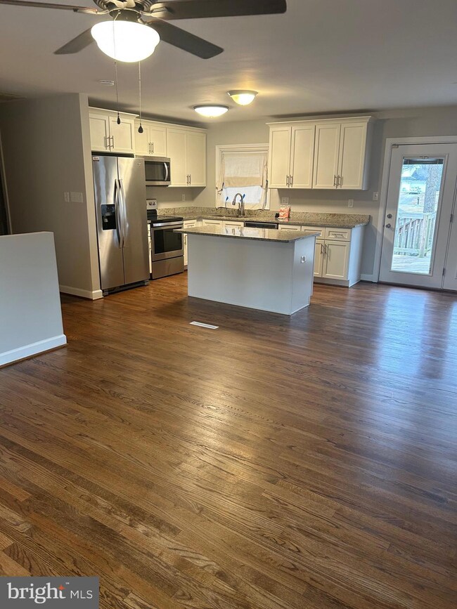 21493 S Essex Dr, Lexington Park, MD 20653 - photo 2