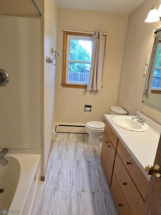 Main Floor Full Bath