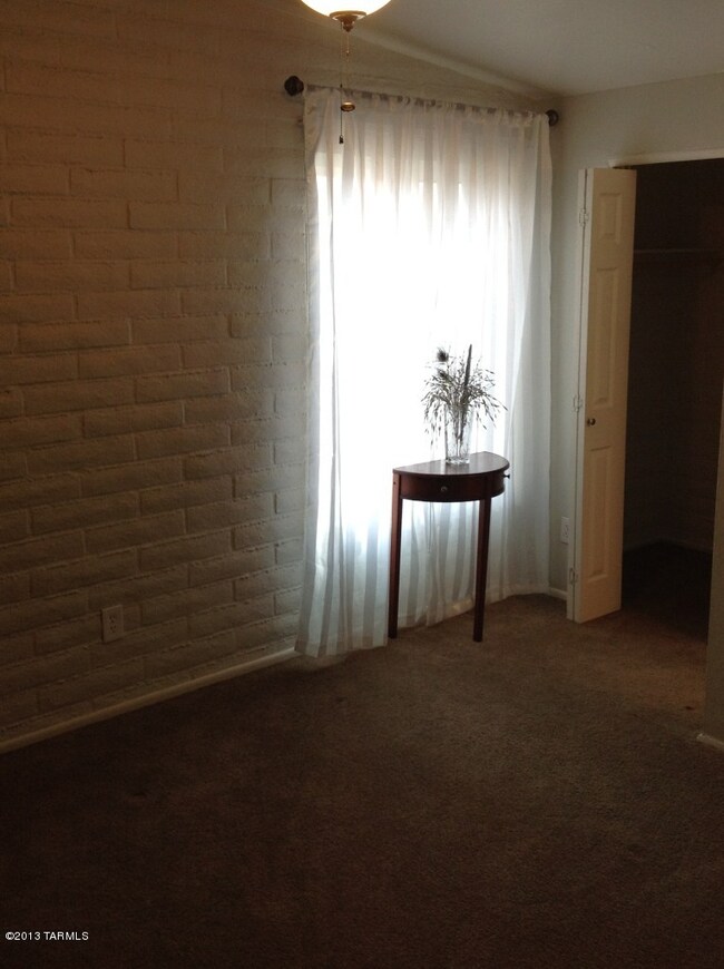 Master Bedroom w/ walk-in closet