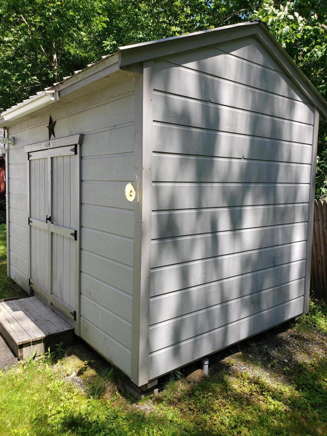 Shed w/power