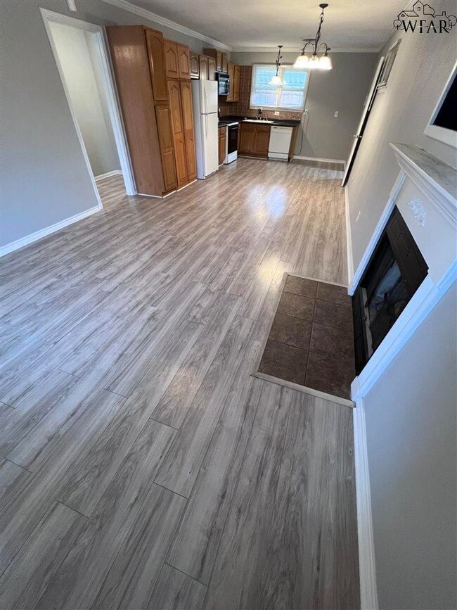 1213 37th St, Wichita Falls, TX 76302 - photo 2