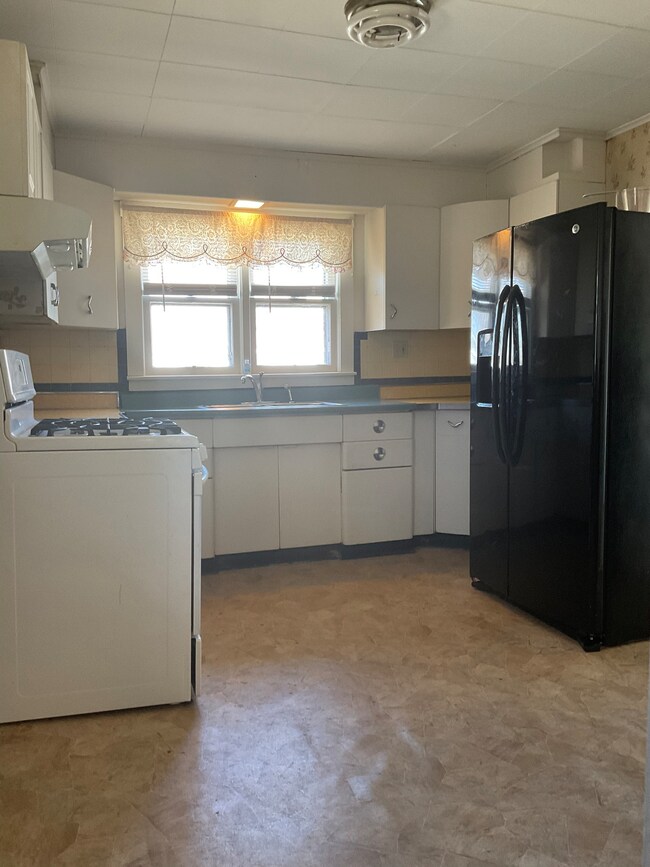 1601 Fairview St, Anderson, IN 46016 - photo 5