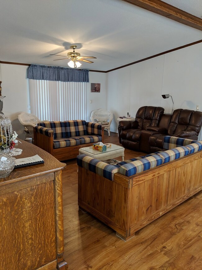 1130 Pollard Rd, Walling, TN 38587 - photo 2