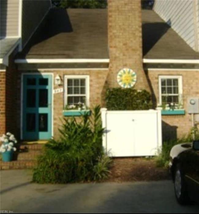 947 Wildwood Square Ct, Virginia Beach, VA 23454 - photo 2