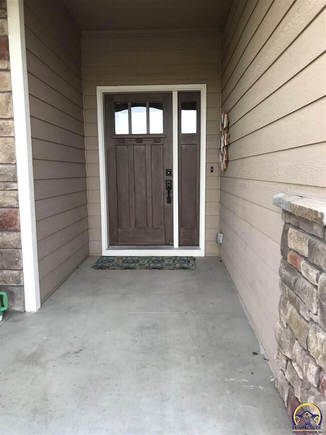 4537 SW Deer Trail St, Topeka, KS 66610 - photo 3