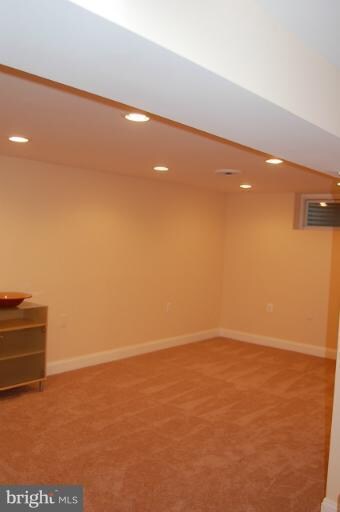 12326 Coleraine Ct, Reston, VA 20191 - photo 2