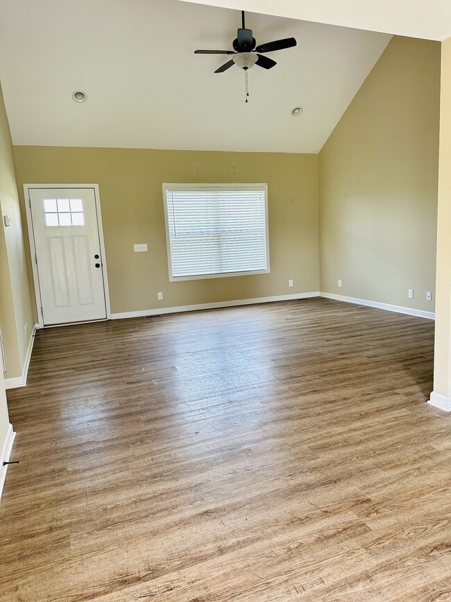 566 Skinner Flat Rd, Manchester, TN 37355 - photo 6