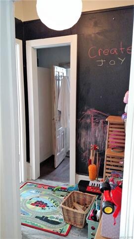 Little hallway area between bathroom and 2nd bedro
