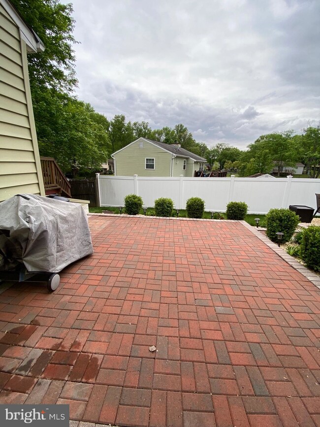 8805 Rosanne Ct, Clinton, MD 20735 - photo 6