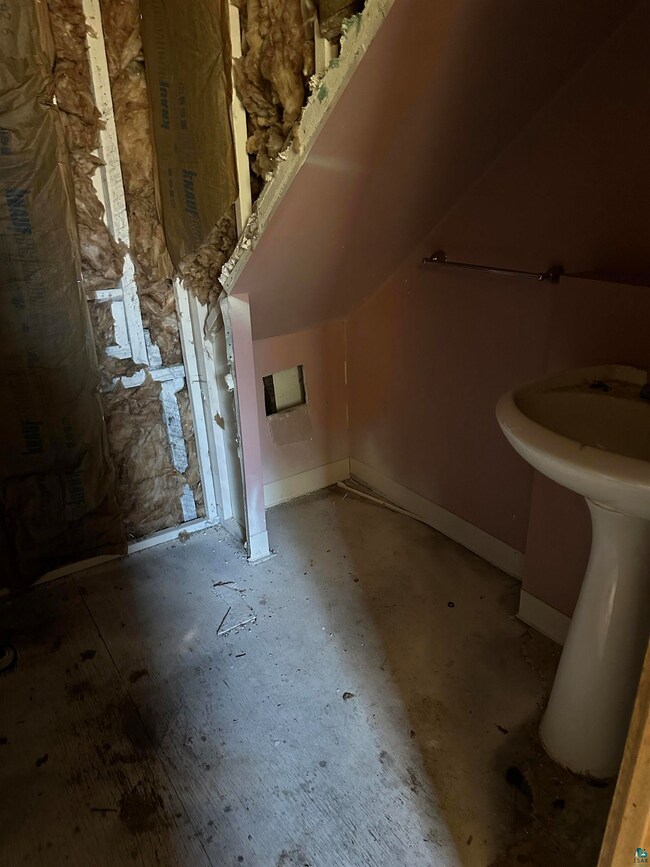 Bathroom featuring vaulted ceiling